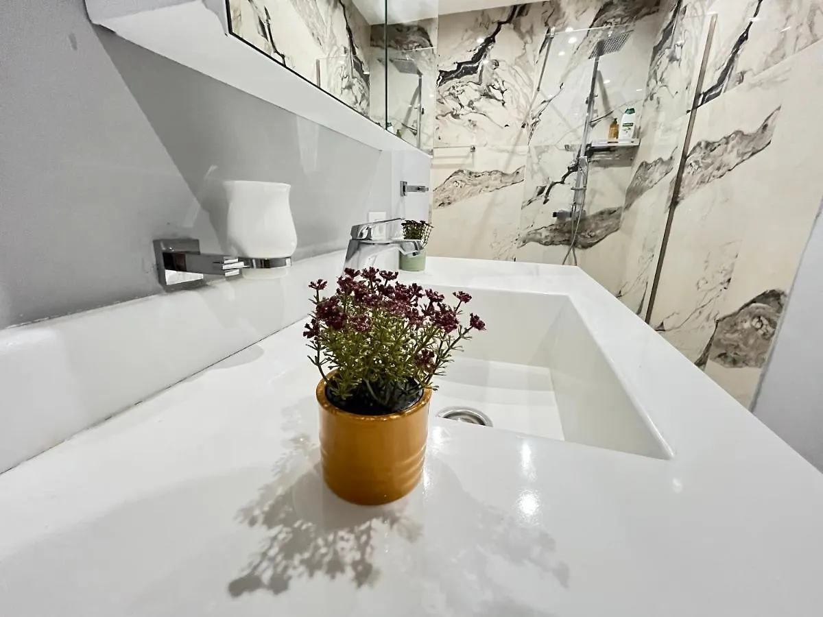 Flat 86 - Explore The Heart Of Tirana Lägenhet